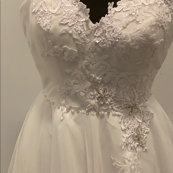 New wedding dress - Picture 2 of 6